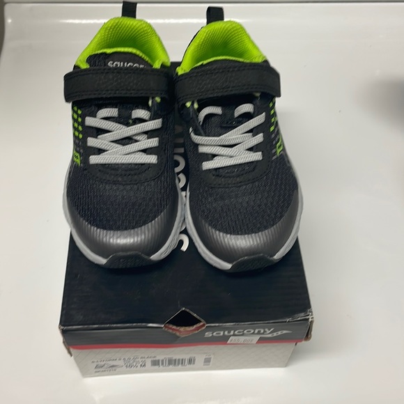 Brand New Saucony size Boys 10.5 M Black, Green and Grey - Picture 1 of 4